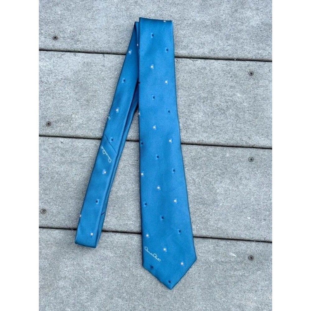 Vintage Oscar De La Renta blue silk subtle geometric pattern necktie